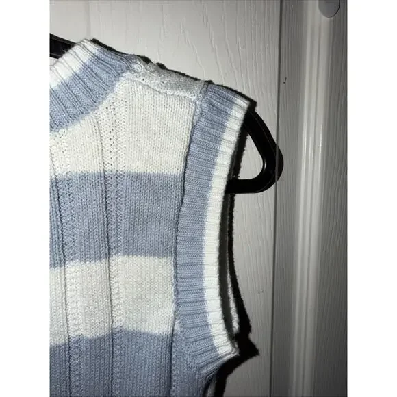 Hooked Up Women's Ruffled Sleeveless Sweater Size S XS Light Blue And White - Picture 12 of 12
